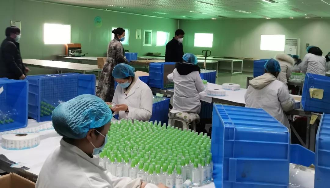 駐馬店平輿縣縣長蒞臨百消丹華南藥業調研“疫情”物品生產情況。
